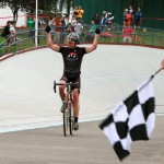 Chris Sheppard salutes his victory © Dave Roth Chris Sheppard salutes his victory © Dave Roth
