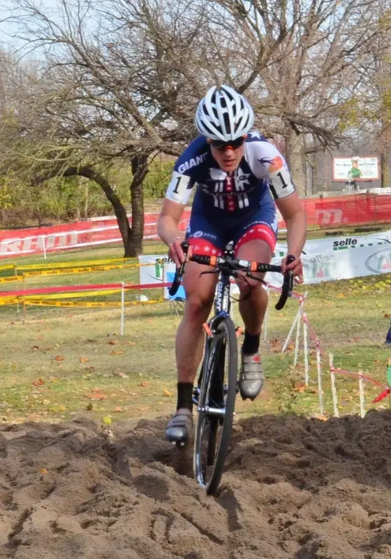 Katie Compton took the win ahead of Nash at Day One of the 2011 Derby Cup.  Amanda Wakeling