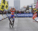 He's the number one junior. Mathieu van der Poel of The Netherlands holds up his #1 bib number. © Nathan Hofferber He's the number one junior. Mathieu van der Poel of The Netherlands holds up his #1 bib number. © Nathan Hofferber