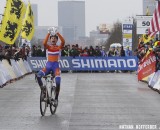 He's the number one junior. Mathieu van der Poel of The Netherlands holds up his #1 bib number. © Nathan Hofferber
