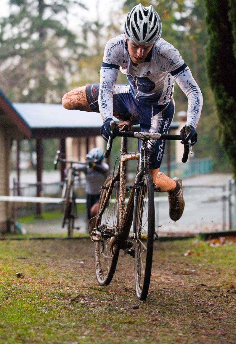 Craig Richey remounts on his way to second at the BC cyclocross provincial championships. ? John Irvine Photography