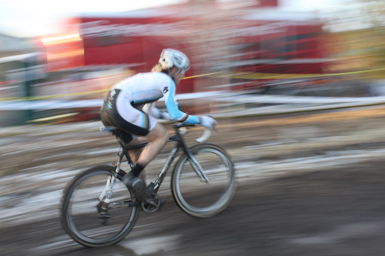 Molly Cameron, chasing solo. Masters 30-34. ?  Cyclocross Magazine.