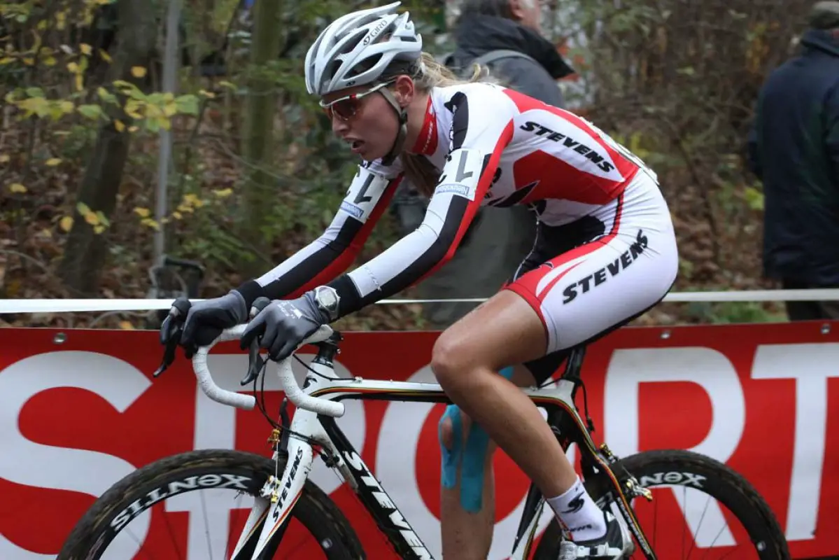 Tessa van Nieuwpoort ride to 15th at the Superprestige. © Bart Hazen