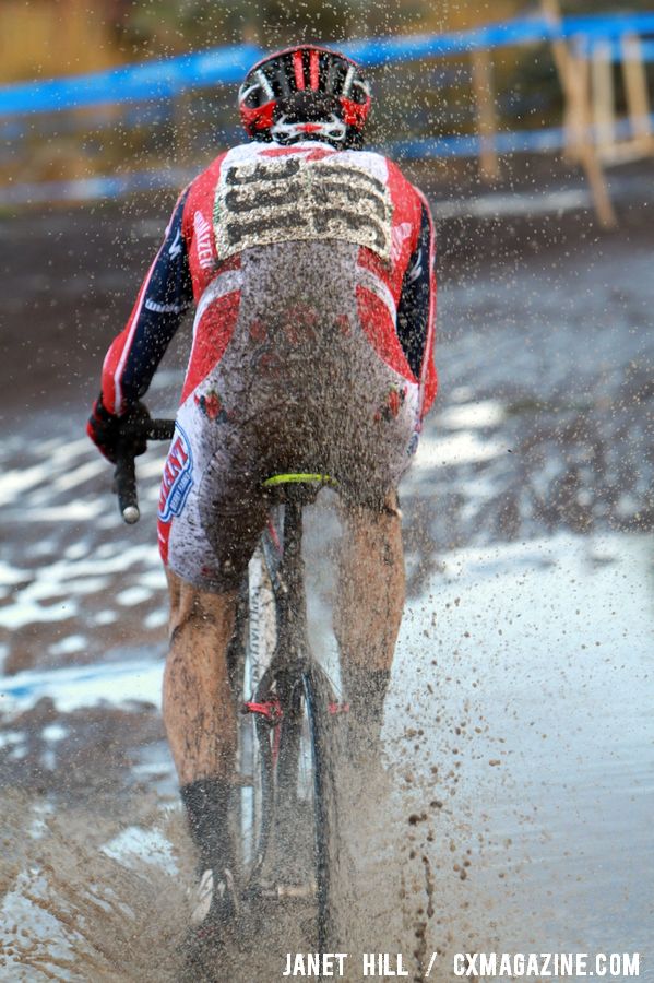 Ned Overend leaves the rest of the field in his spray. © Janet Hill