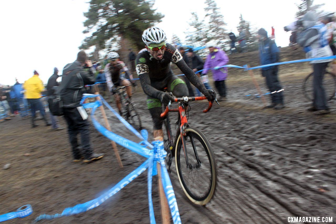 Stevenson feels Baker coming up from behind. © Cyclocross Magazine