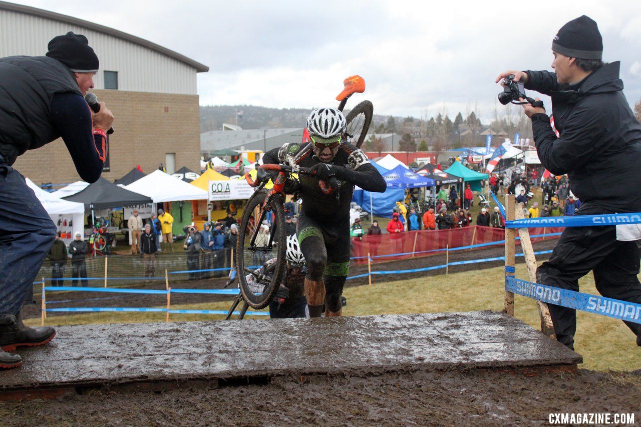 Russell Stevenson tries to hold off the charging Jon Baker. © Cyclocross Magazine