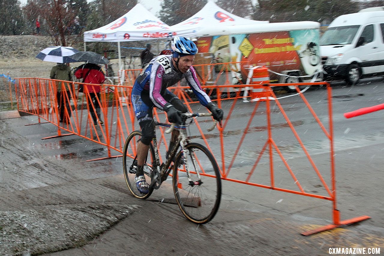 Hines chasing after an early crash. © Cyclocross Magazine