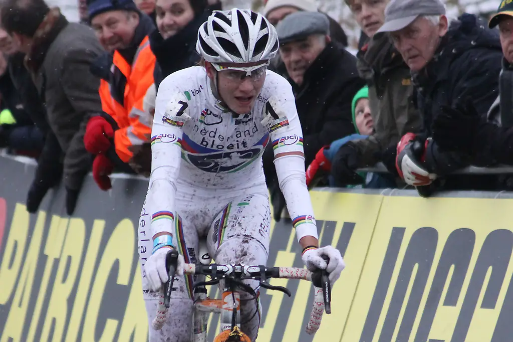 Marianne Vos rolls in for second ©Bart Hazen