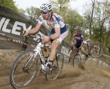 Jesse Anthony powers through the sand as Sean Babcock finds the going a little more difficult © Greg Sailor – VeloArts