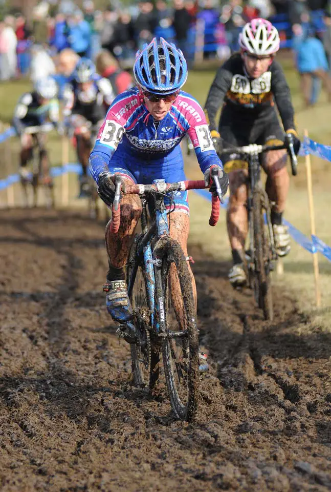 Katrina Baumsteiger keeps a high pace through the muddy slog © Steve Anderson