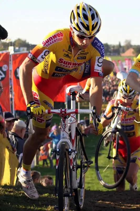 Sven Vanthourenhout flies back to his saddle © Bart Hazen