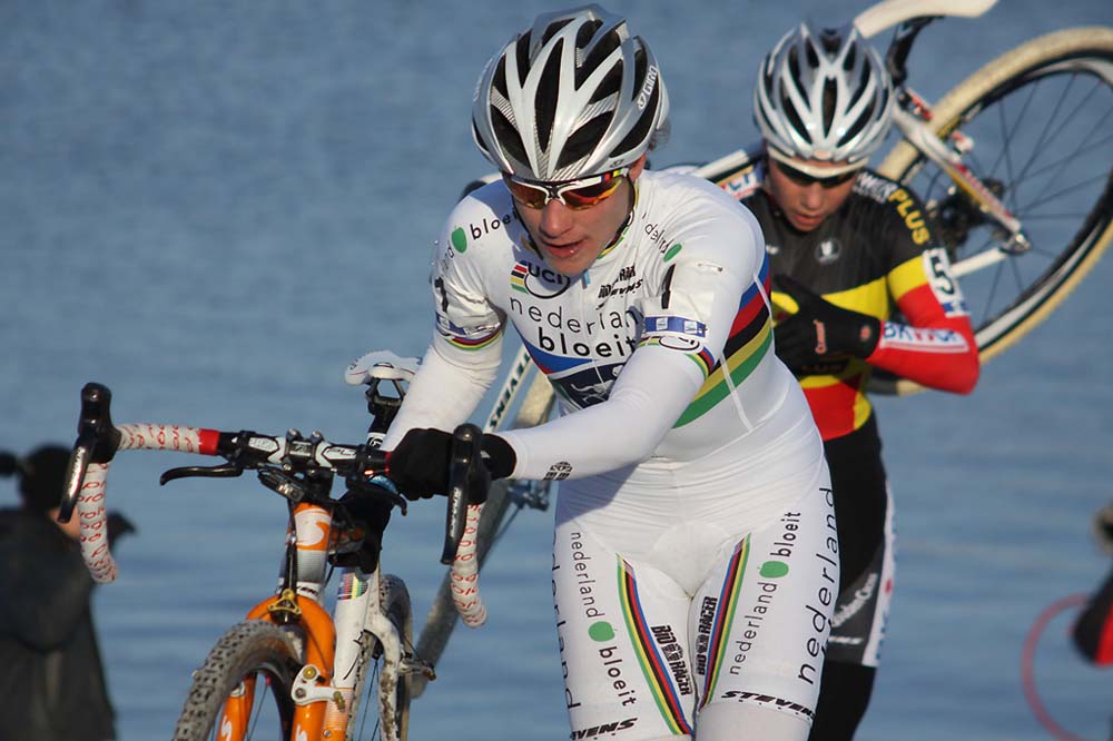 Marianne Vos outsprinted Sanne Cant for second.