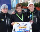 Stybar&#039;s girlfriend, flanked by Telenet-Fidea&#039;s Hans van Kasteren and Danny De Bie ? Bart Hazen