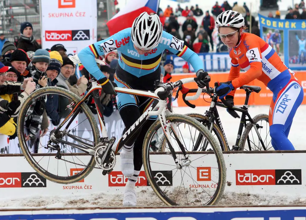 Sanne Cant tries to stay upright coming through the barriers. ? Bart Hazen