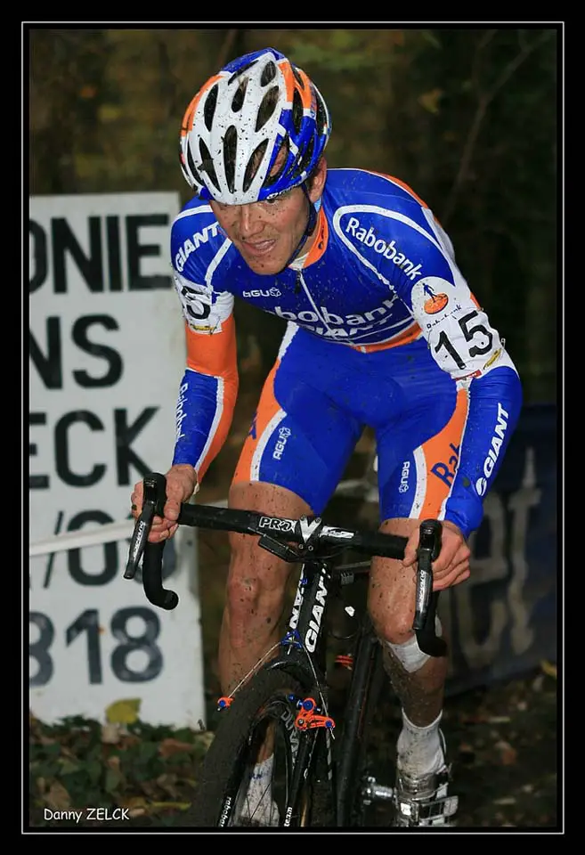 Bart Aernouts on the nasty hillclimb in Asper-Gavere ©Danny Zelck