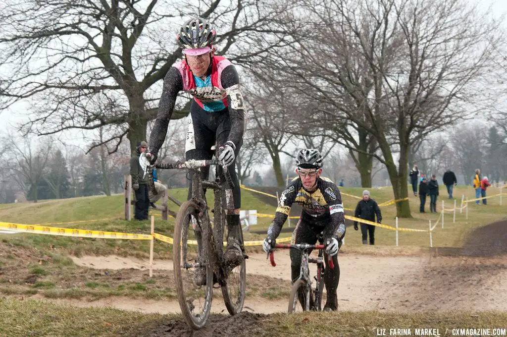 Christopher Jones (Rapha-FOCUS) leads Brian Matter (Gear Grinder) through the sandpits. ©Liz Farina Markel