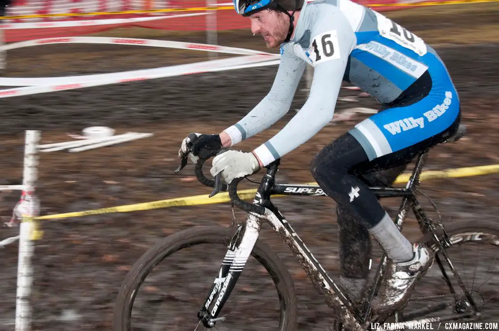 Isaac Neff (KCV Cycling Club) makes his way through the mud. ©Liz Farina Markel