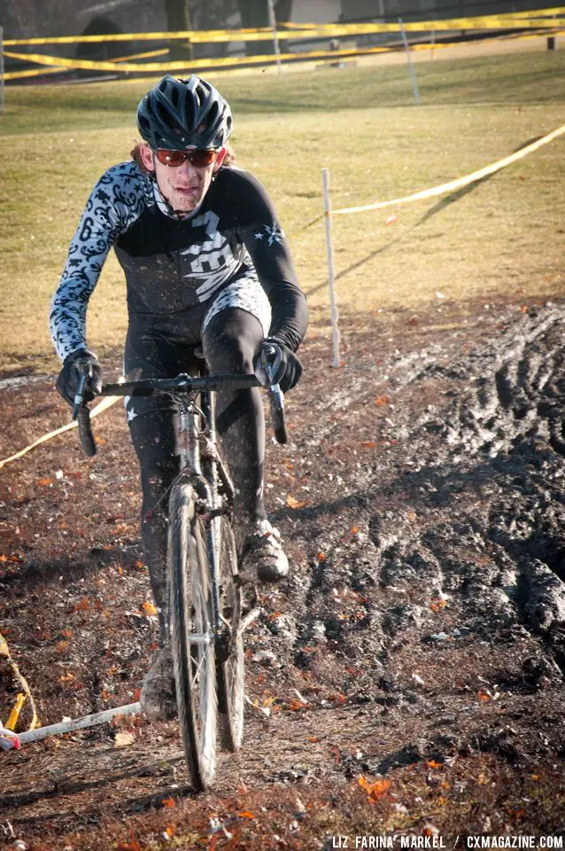 John Gatto (Twin Six) battles mud in the Masters 30-plus; Gatto finished third. ©Liz Farina Markel