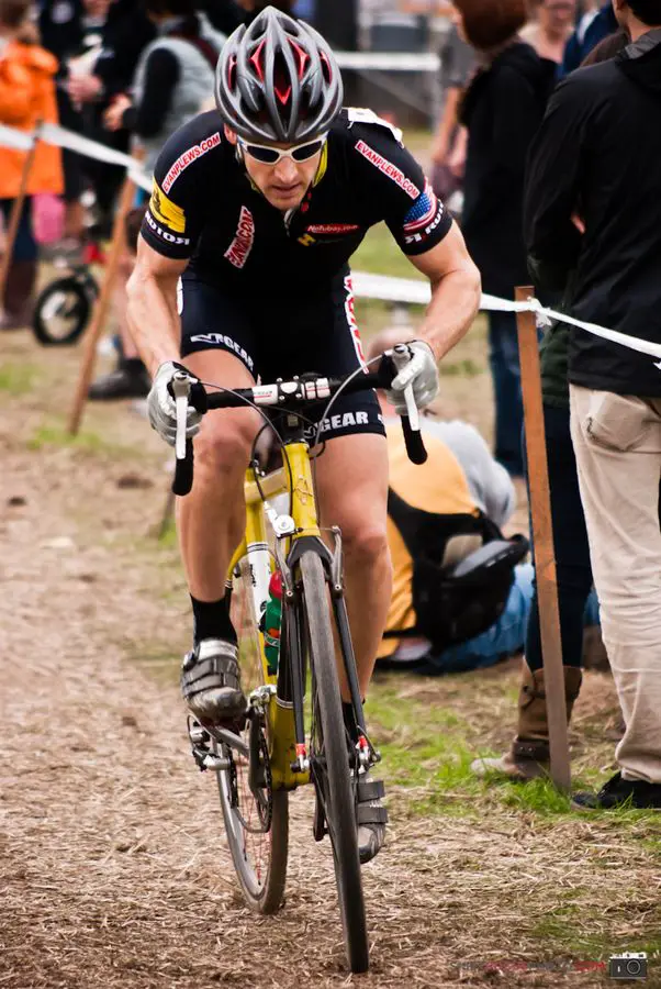 Steve Carwile with a strong first lap behind Reeb ©Nick Fochtman