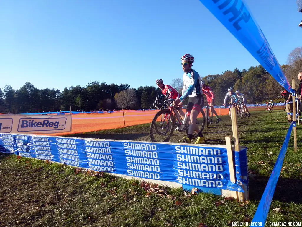 Lindine on the barriers © Cyclocross Magazine