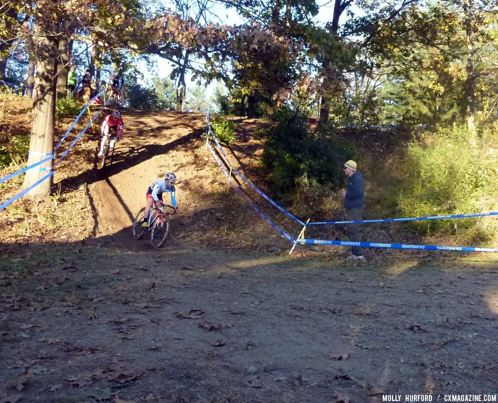 Lindine on the steep down hill. © Cyclocross Magazine