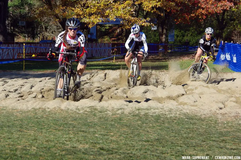 The ladies charge through the sand. © Mark Suprenant