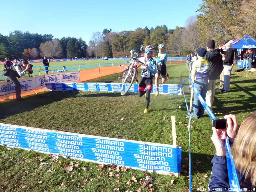 Coming into the barriers. © Cyclocross Magazine