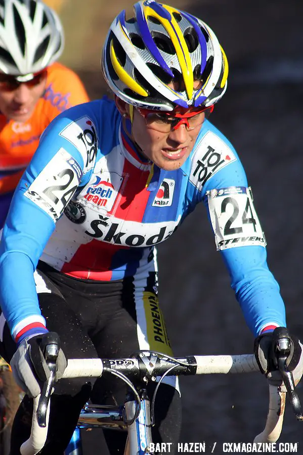 Katerina Nash led Compton and Vos until the Dutchwoman got away.