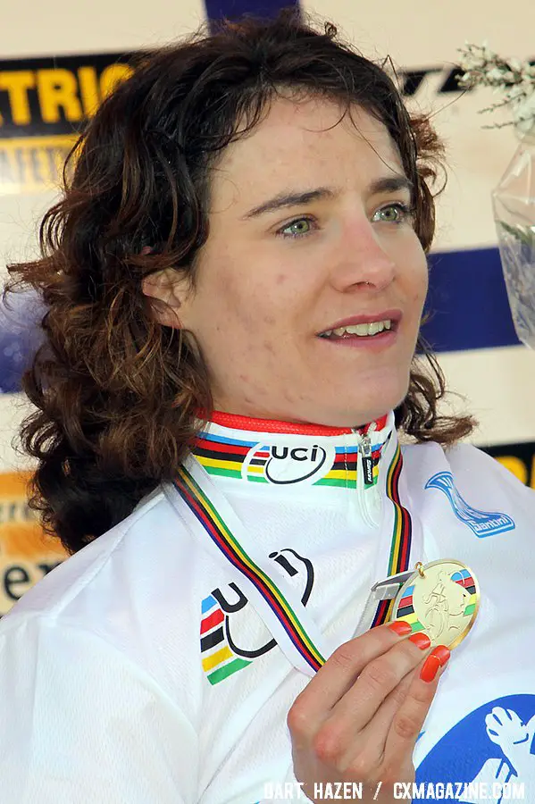 Marianne Vos shows the gold medal