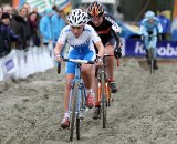 Lotte Eikelenboom leads Evy Kuijpers through the sand ©Bart Hazen