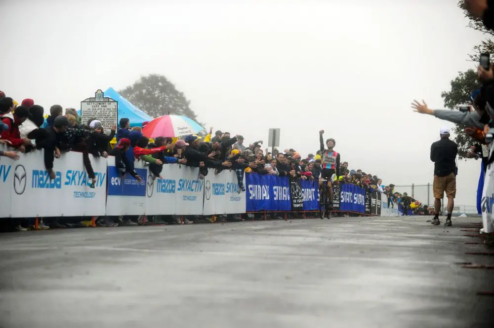 Powers and the fans celebrate © Natalia Boltukhova | Pedal Power Photography | 2011