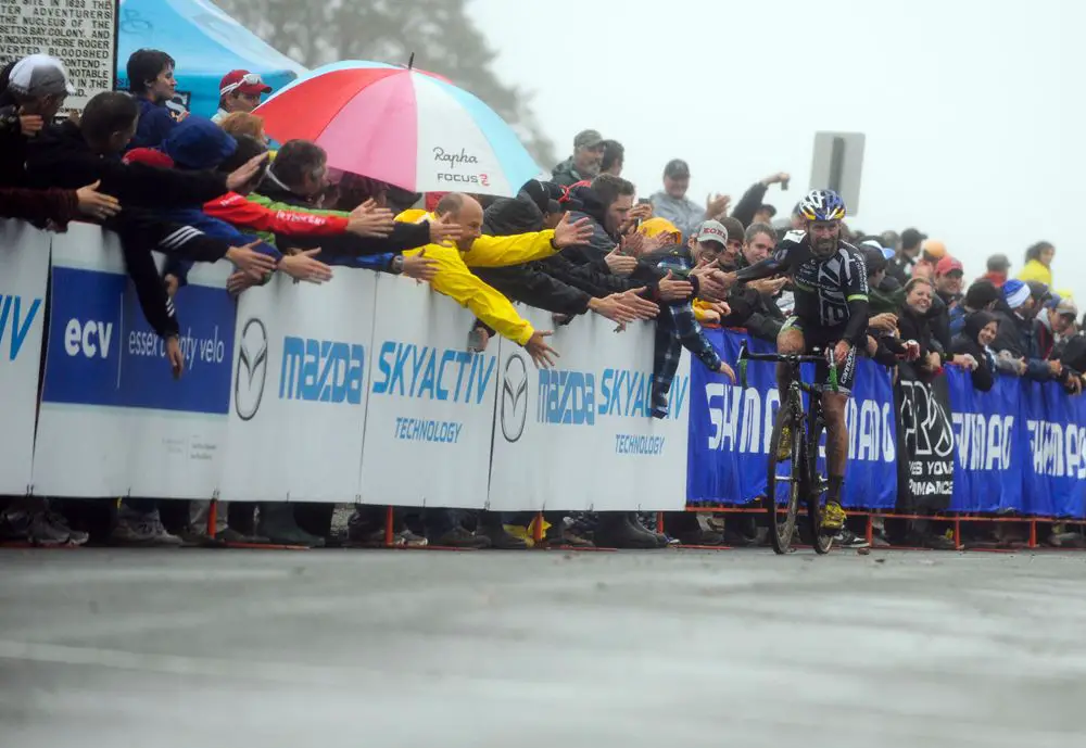 Johnson was greeted with a winner’s fanfare © Natalia Boltukhova | Pedal Power Photography | 2011