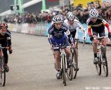 Daphny van den Brand leads the break with Sanne Cant, Sanne van Paassen, Helen Wyman and Hanka Kupfernagel turning into the final lap.