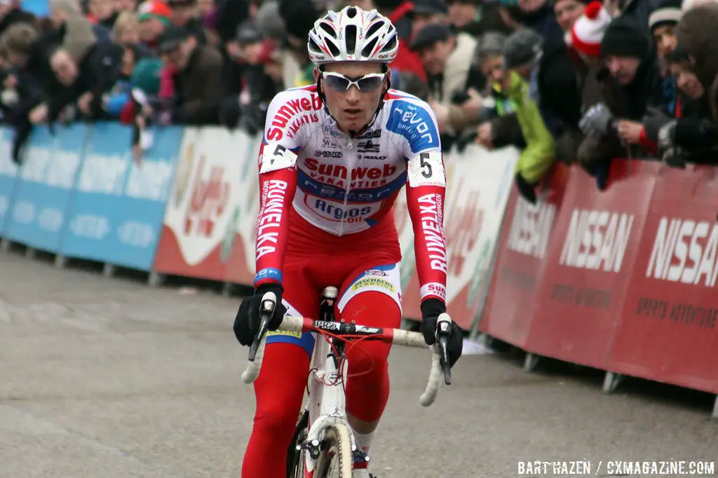 Jim Aernouts finishing in second at the final official race of the season in Oostmalle.