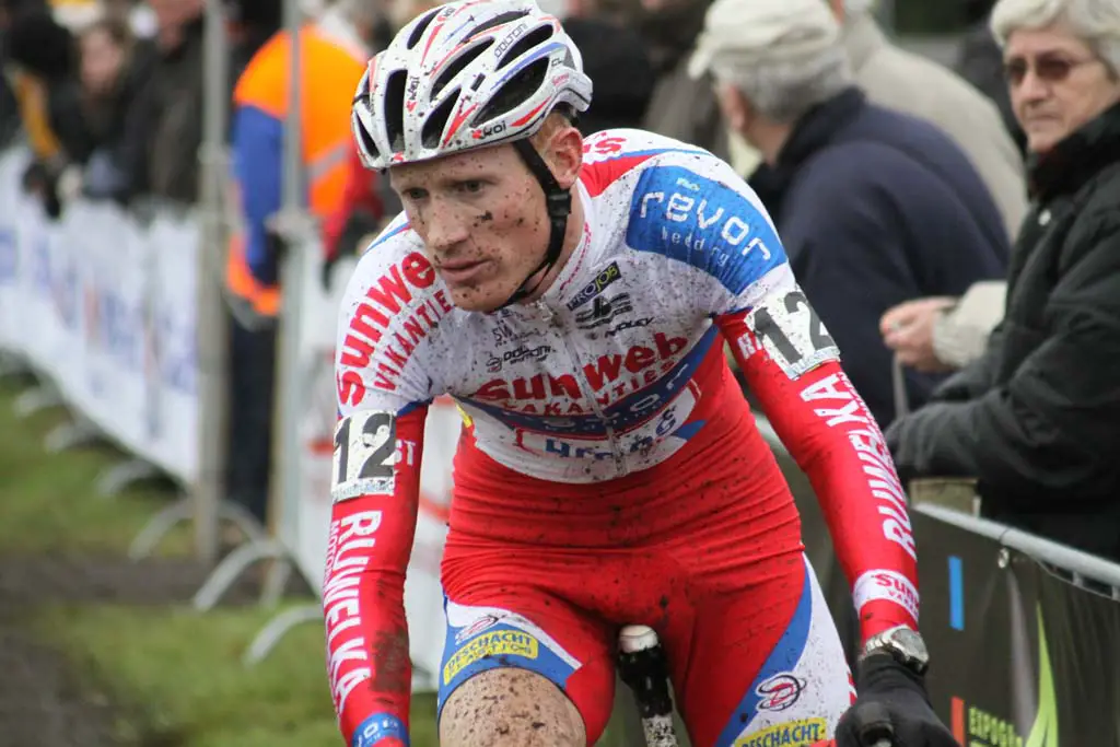 Klaas Vantornout races through Hoogerheide. © Bart Hazen