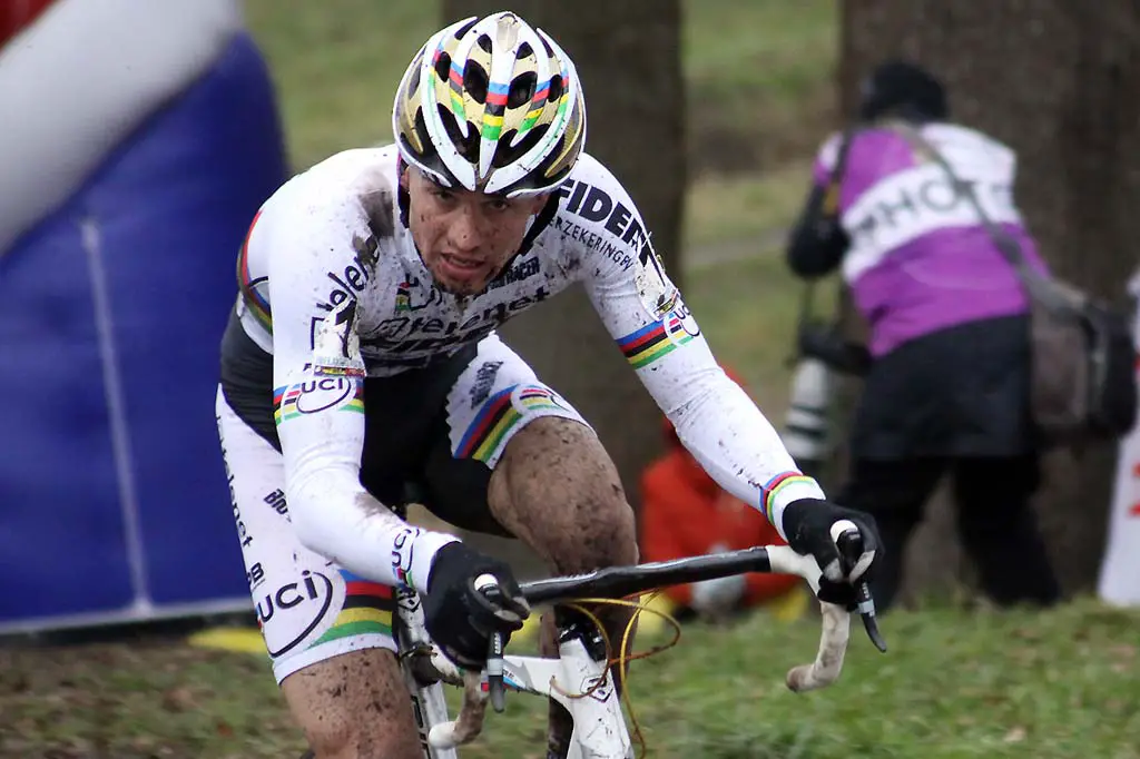 Phillipp Walsleben tries to breathe through the mud in the air. © Bart Hazen