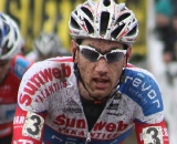 Martin Zlamalik getting a taste of the Hoogerheide soil. © Bart Hazen