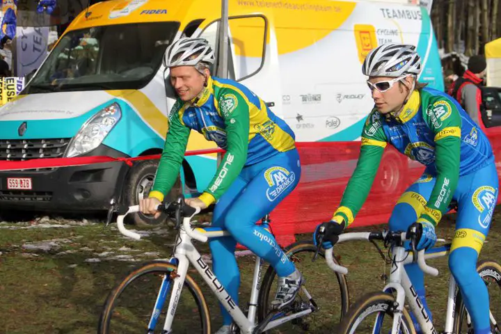 Thijs Al and Eddy van IJzendoorn pre-riding Tervuren ©Luc van der Mieren