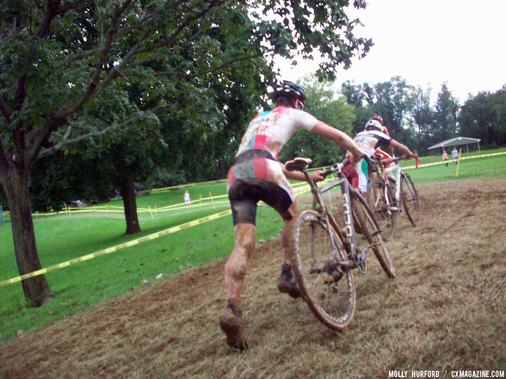 Jeremy Powers running up after the mudpit. © Cyclocross Magazine 