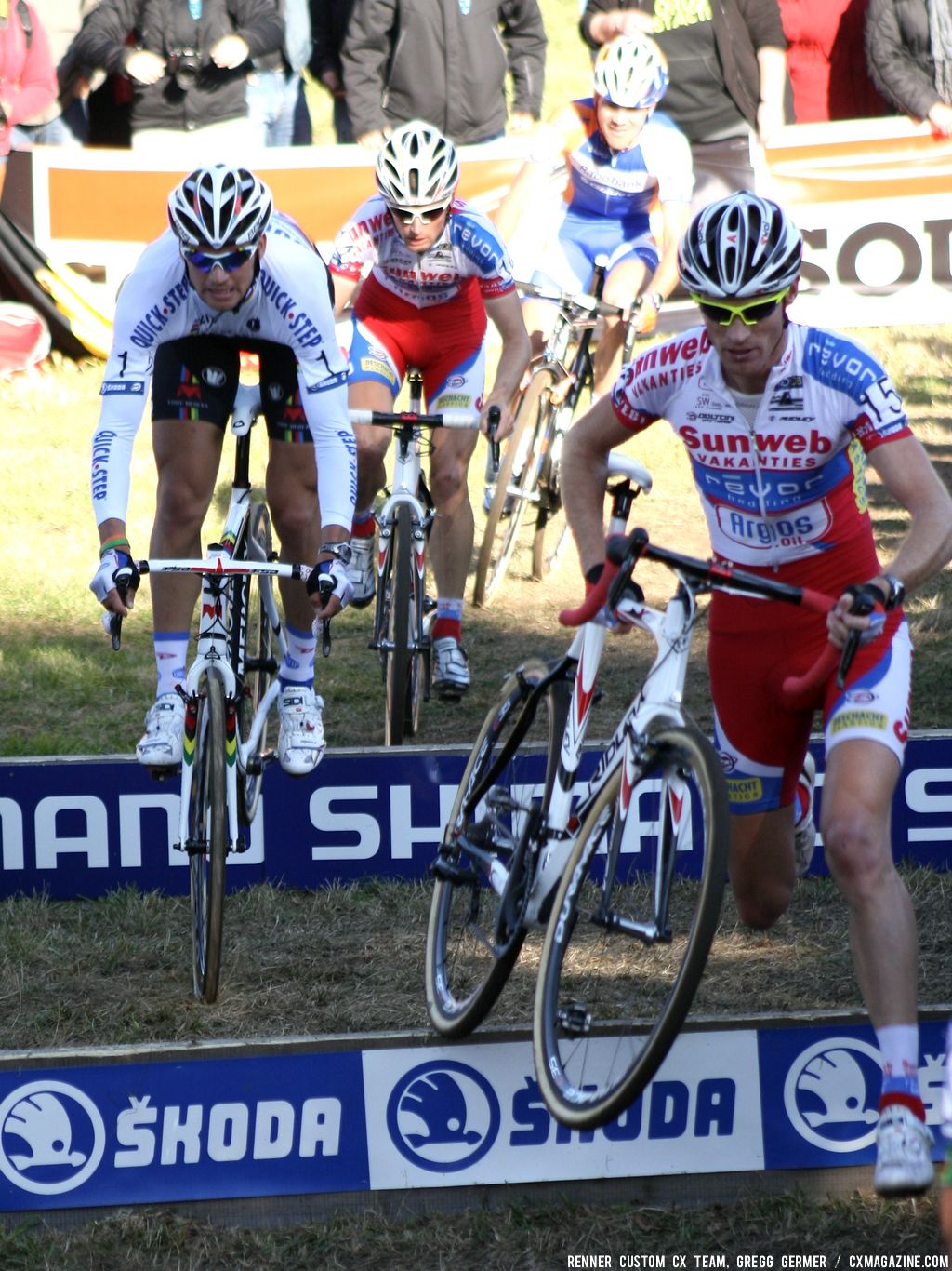 Men\'s chase Group bunny hops the barriers. © Renner Custom CX Team, Gregg Germer