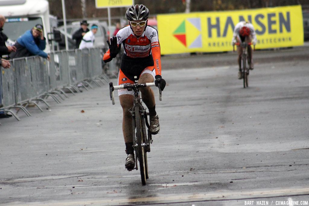 Lucie Chainel comes in as second. © Bart Hazen