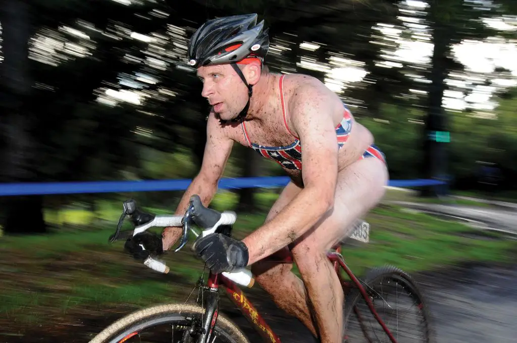 Some racers assumed it was a triathlon, thanks to the cesspool, and dressed for it. © Steve Anderson