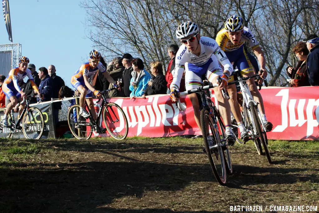 Lars van der Haar attacks the field © Bart Hazen