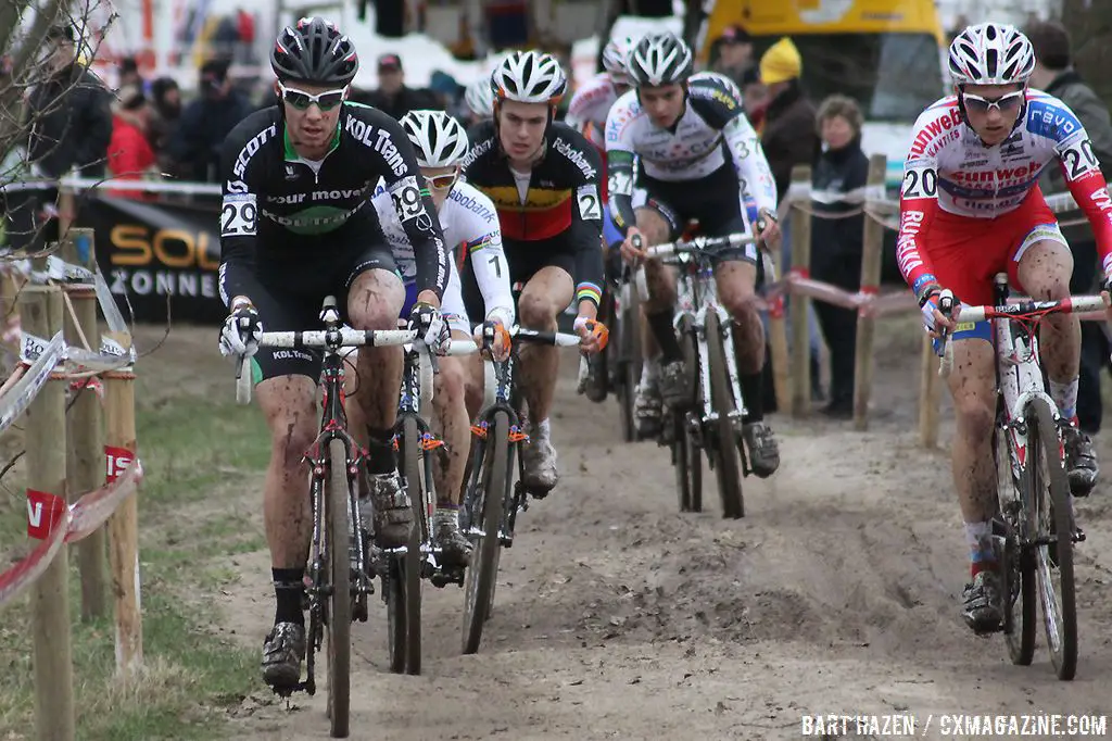 The break in the first laps ploughing through the sand