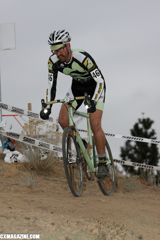 Scott Chapin grapples with a dusty downhill. ©Pat Malach 