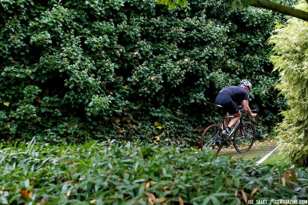 Masters racer John Irvine make a dash through the foliage. © Joe Sales