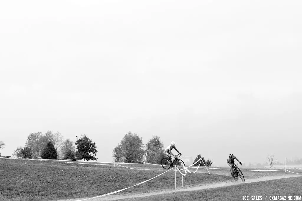 Steve Fisher and Kevin Noiles relentlessly attacked each other for the lead throughout the elite race. © Joe Sales