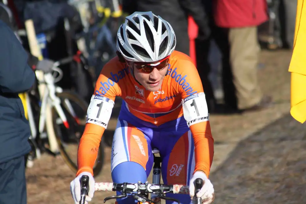 Marianne Vos on her way to her third consecutive world title. © Bart Hazen