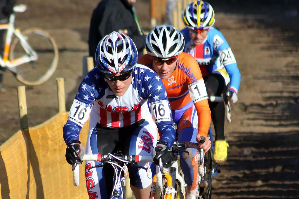 Katie Compton leads the elite break with Marianne Vos and Katerina Nash