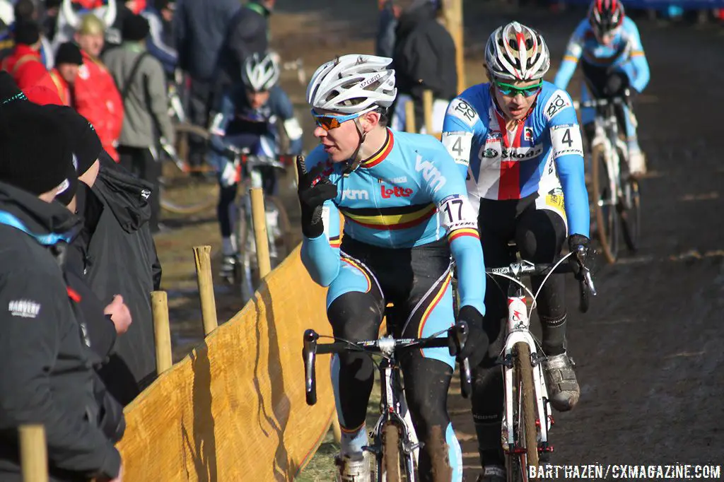 Laurens Sweeck asks his man in the pit how many laps he has to do © Bart Hazen